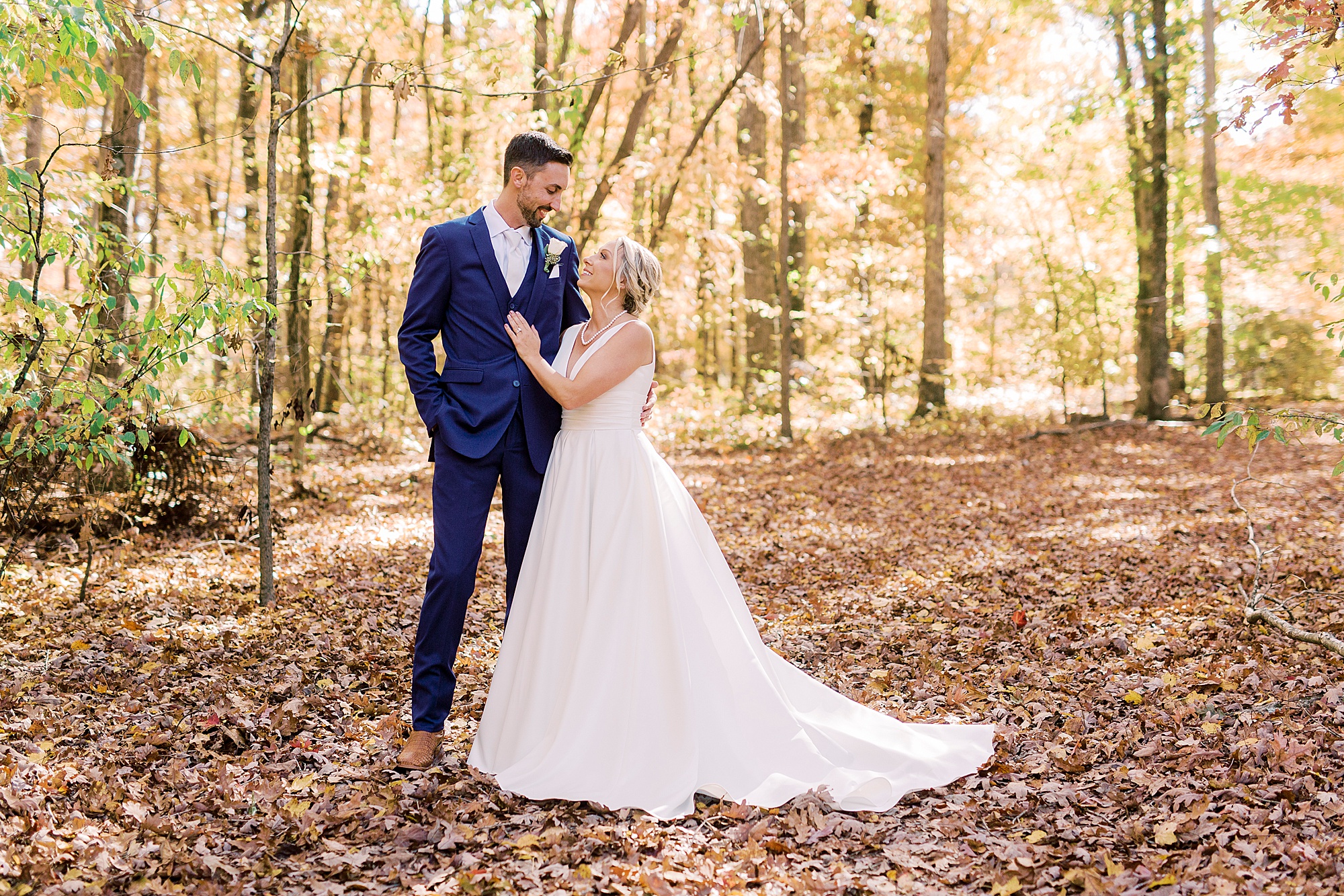 Outdoor Wedding Photos: Because Fall Is Your Season to Shine 🍁